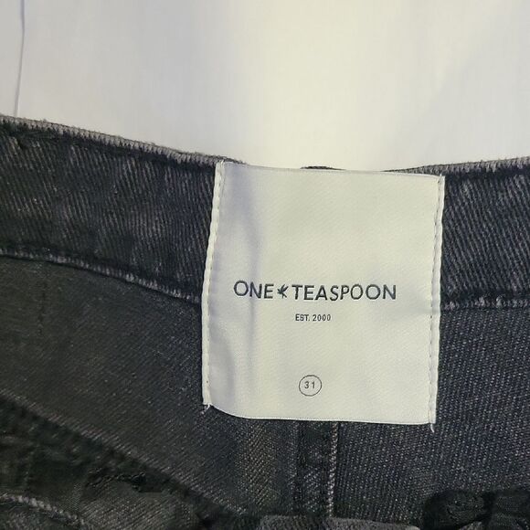 One Teaspoon Black Denim Shorts NWT - Picture 2 of 6